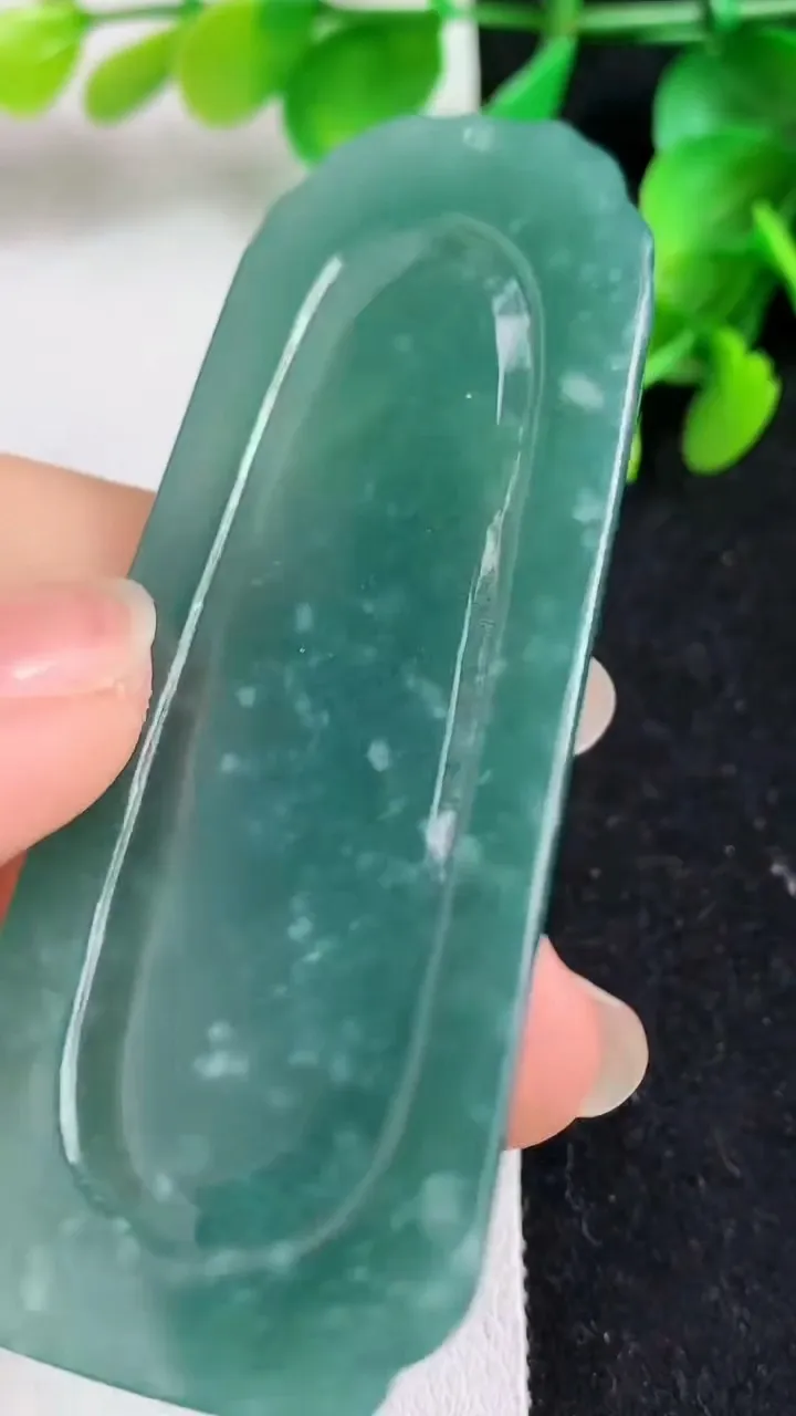 天然A货翡翠蓝水观音菩萨吊坠，尺寸76.2-30-7.9，重:38.25g
4月17日