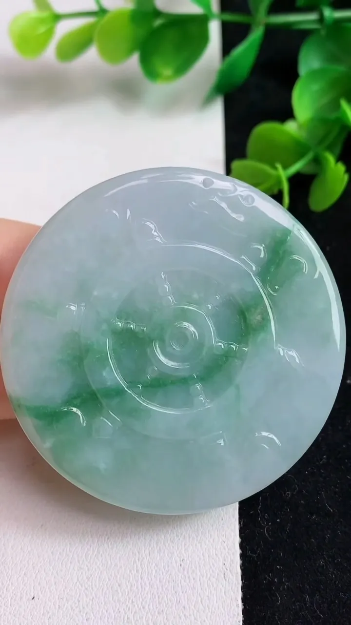 天然A货翡翠不动明王吊坠，尺寸52.3-8.8，重:45.60g
4月17日