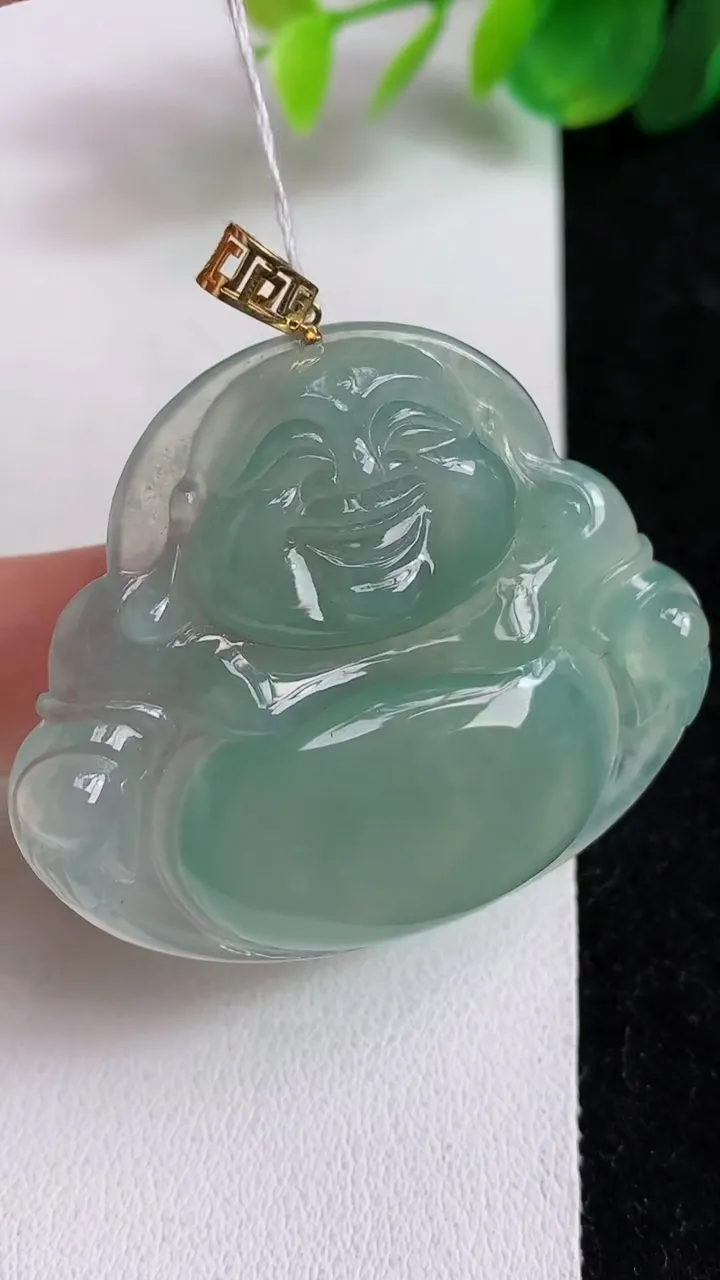 天然A货翡翠佛公吊坠，尺寸40.8-47.4-6.4，重量:20.00g
4月17日