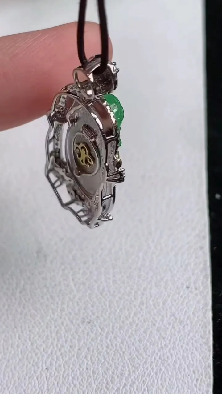 天然A货翡翠财神爷吊坠，尺寸30.8-13.7-6.5裸石19-8.6，重量:3.74g
4月17日