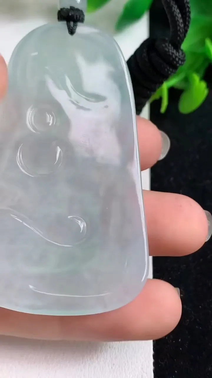 天然A货翡翠白冰普贤菩萨吊坠，尺寸60.2-35.7-4.8，重量:25.93g
4月19日