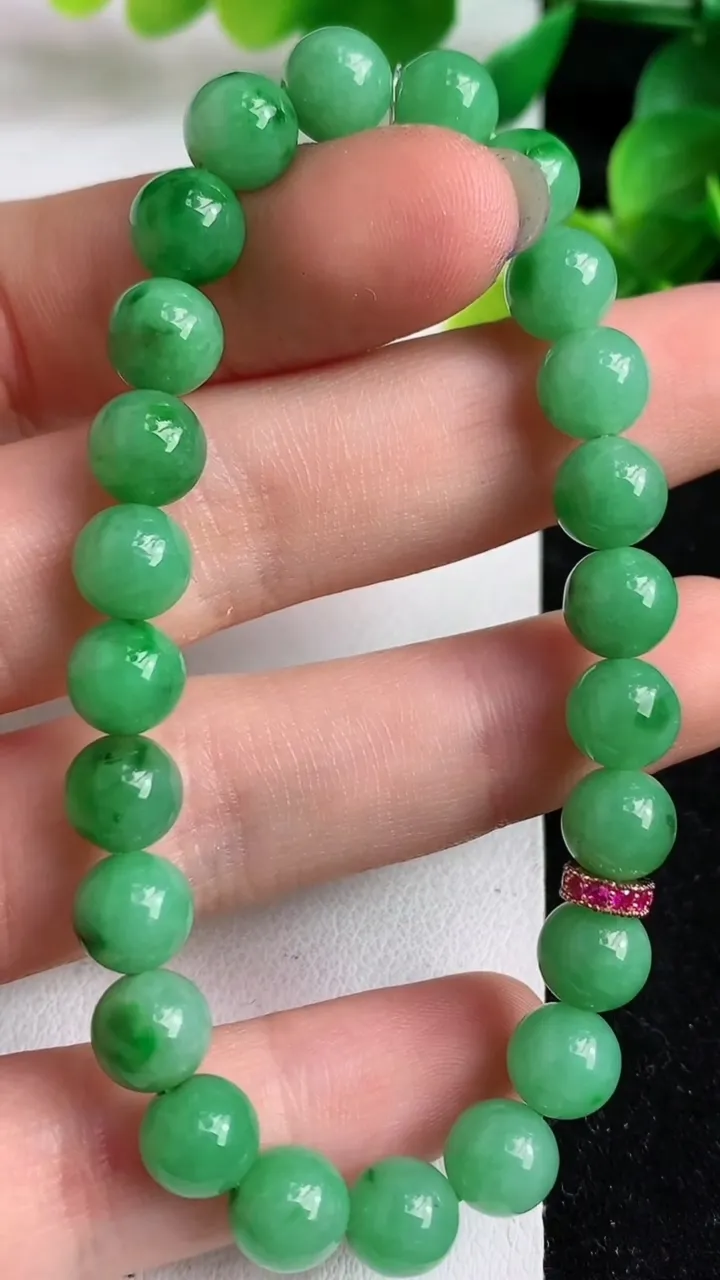 天然A货翡翠圆珠手串24颗，尺寸7.5，重量:18.14g4月19日
工厂直销收藏佳品,种好水足，色泽均匀，有种有色，上手高大气！