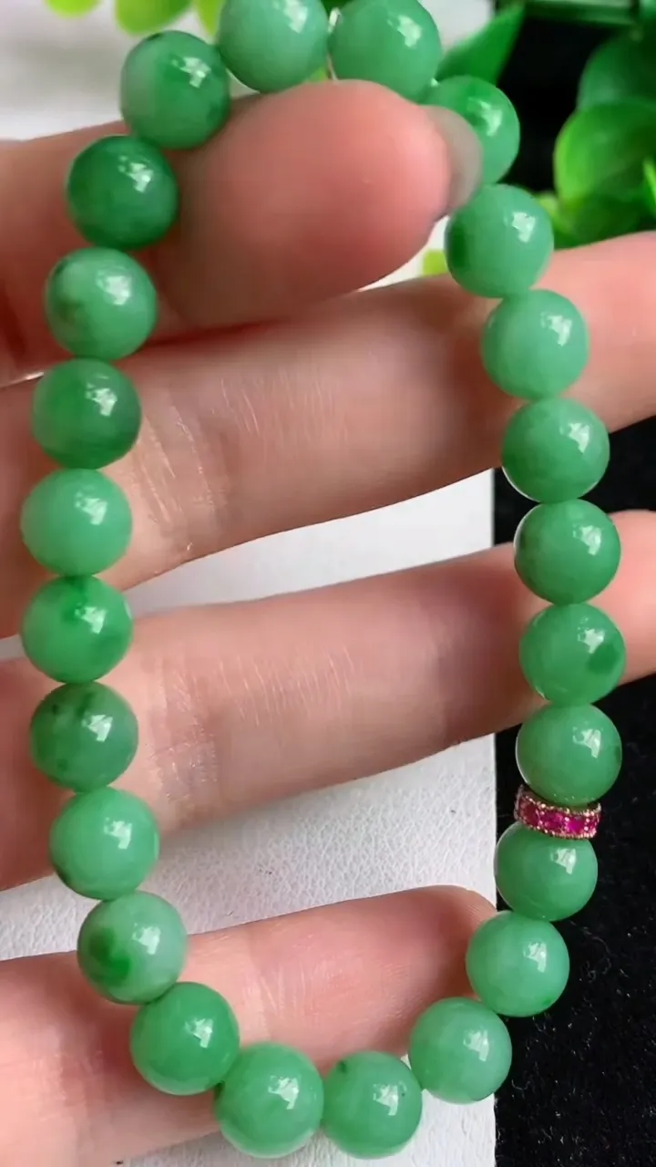 天然A货翡翠圆珠手串24颗，尺寸7.5，重量:18.14g4月19日
工厂直销收藏佳品,种好水足，色泽均匀，有种有色，上手高大气！