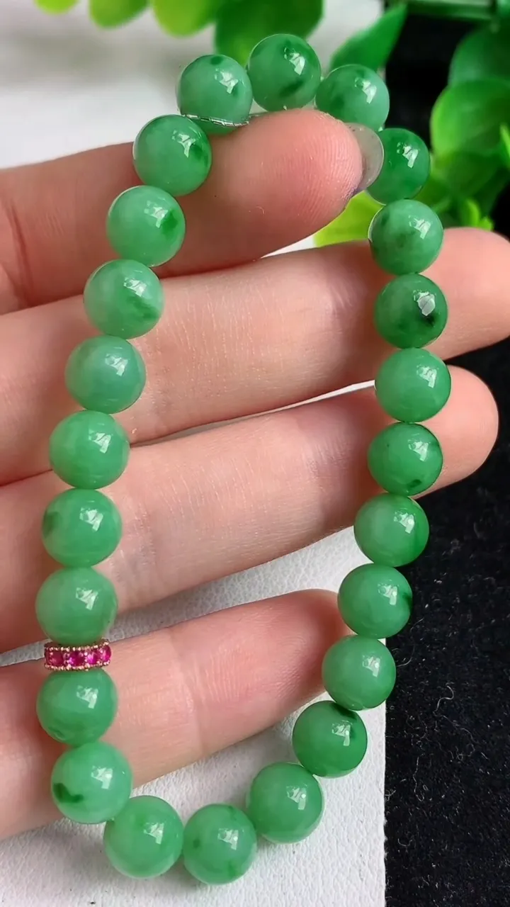 天然A货翡翠圆珠手串24颗，尺寸7.5，重量:18.14g4月19日
工厂直销收藏佳品,种好水足，色泽均匀，有种有色，上手高大气！