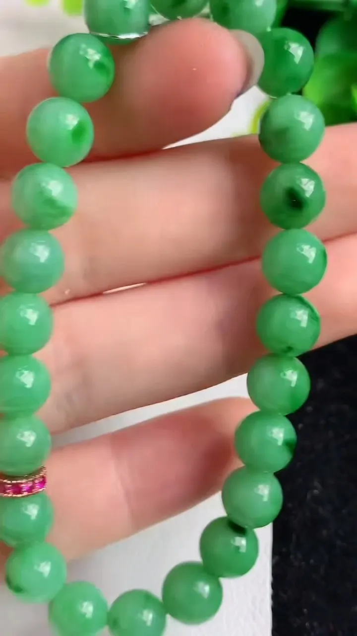 天然A货翡翠圆珠手串24颗，尺寸7.5，重量:18.14g4月19日
工厂直销收藏佳品,种好水足，色泽均匀，有种有色，上手高大气！