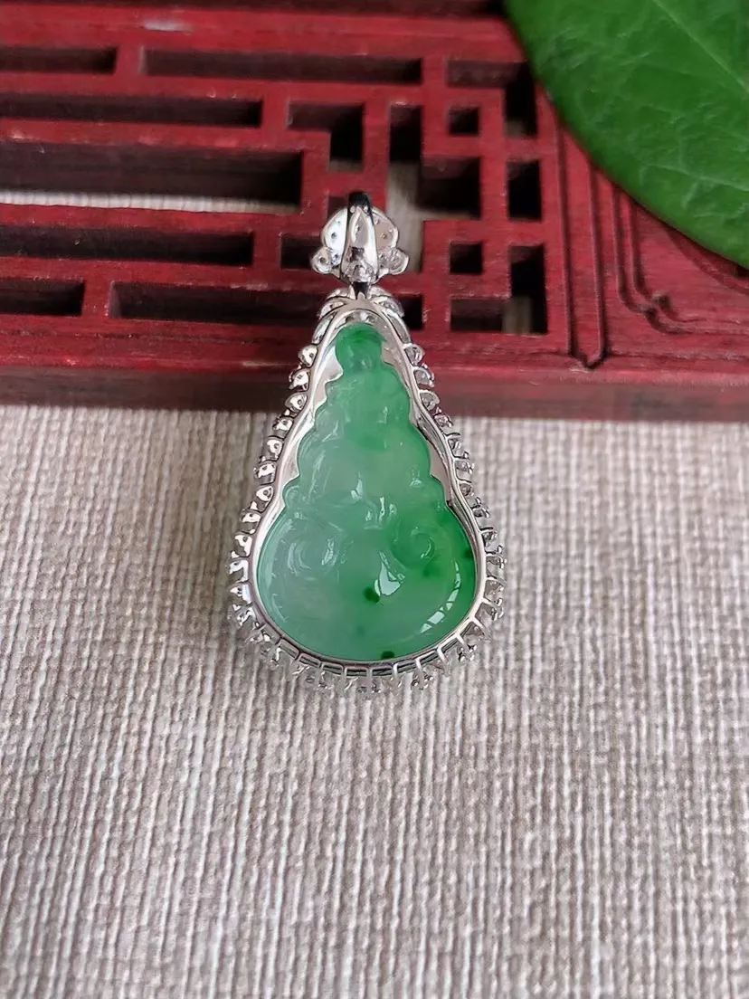 天然A货翡翠18K金飘绿如意吊坠尺寸33×17.5×8.7裸石22.3×14m量4.58g 0415
