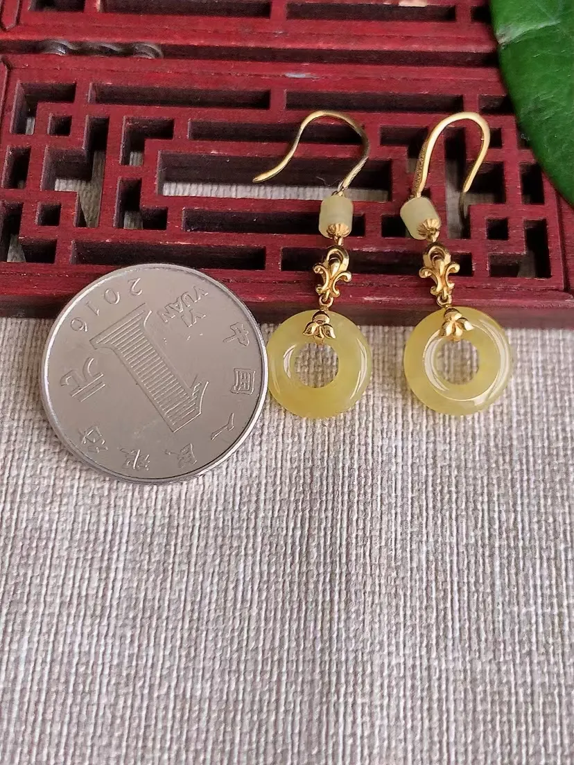 天然A货翡翠18K金镶嵌黄翡平安环耳坠 尺寸12×2.8mm 重量3.06g 0415