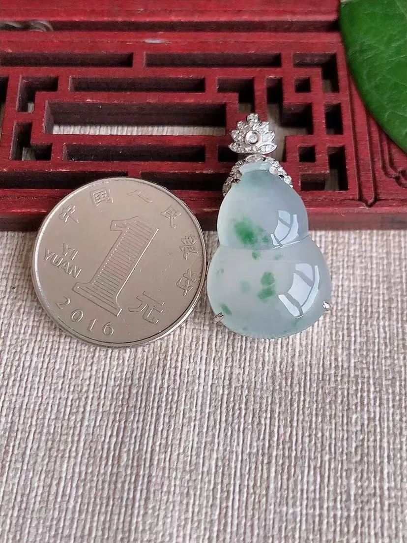 天然A货翡翠18K金飘花葫芦吊坠尺寸32.6×24.5×17.2×8m量5.63g 0415