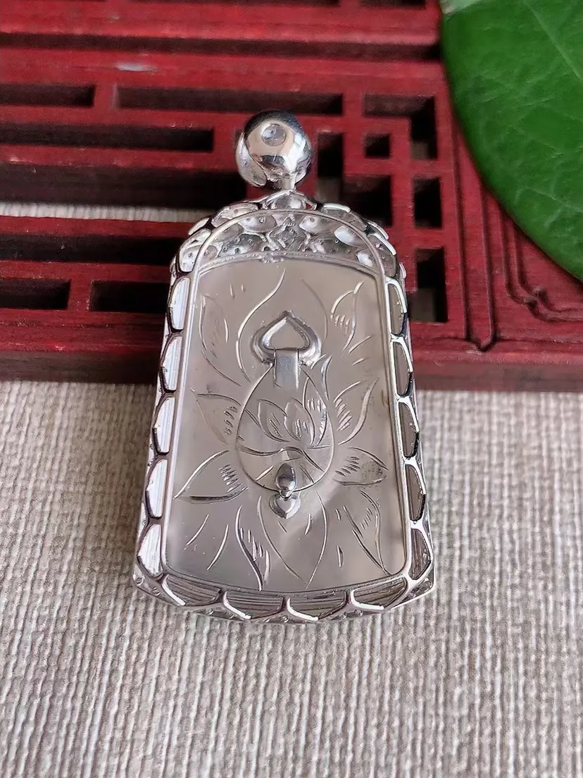 天然A货翡翠18K金甜绿无事牌吊坠 尺寸42.2×23×7裸石28×19m量9.24g 0415