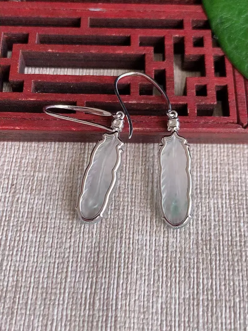 天然A货翡翠18K金镶嵌叶子金枝玉叶耳坠 尺寸19.5×6.8×3.2mm 重量2.55g 0415