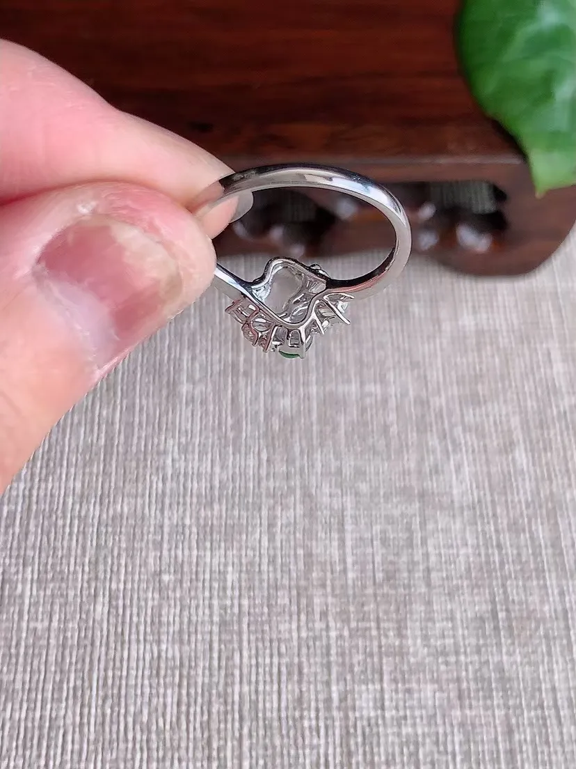天然A货翡翠18K金伴钻镶嵌满绿葫芦戒指 圈口17裸石尺寸6×3.8mm 重量2.32g 0415