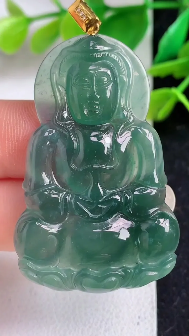 天然A货翡翠k金蓝水观音菩萨吊坠，尺寸46.4-29.9-5.2，重:11.99g
4月20日