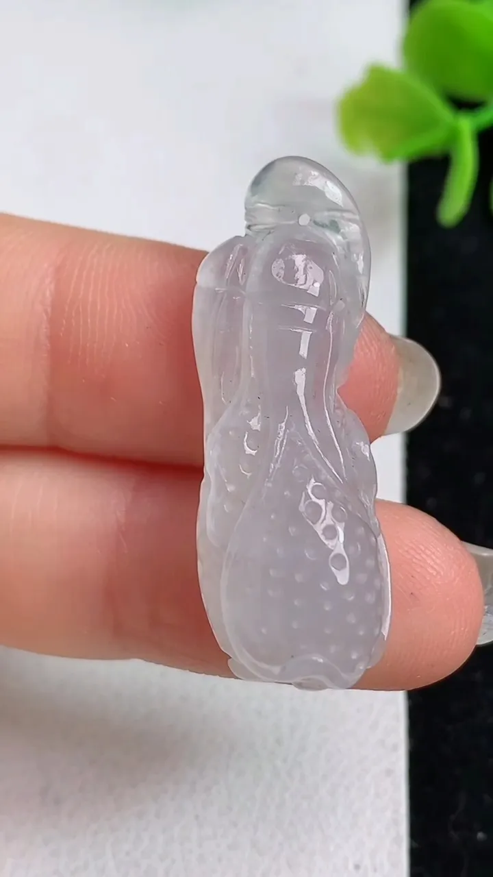 天然A货翡翠冰种白月光白菜吊坠，尺寸33.3-12-9.4，重量:4.80g
4月23日