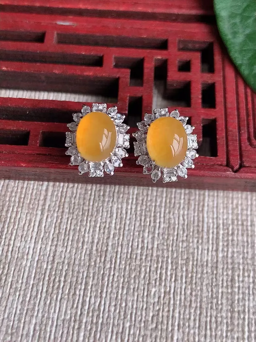 天然A货翡翠18K金伴钻镶嵌黄翡蛋面耳钉 尺寸7.6×6.3mm 重量2.70g 0420