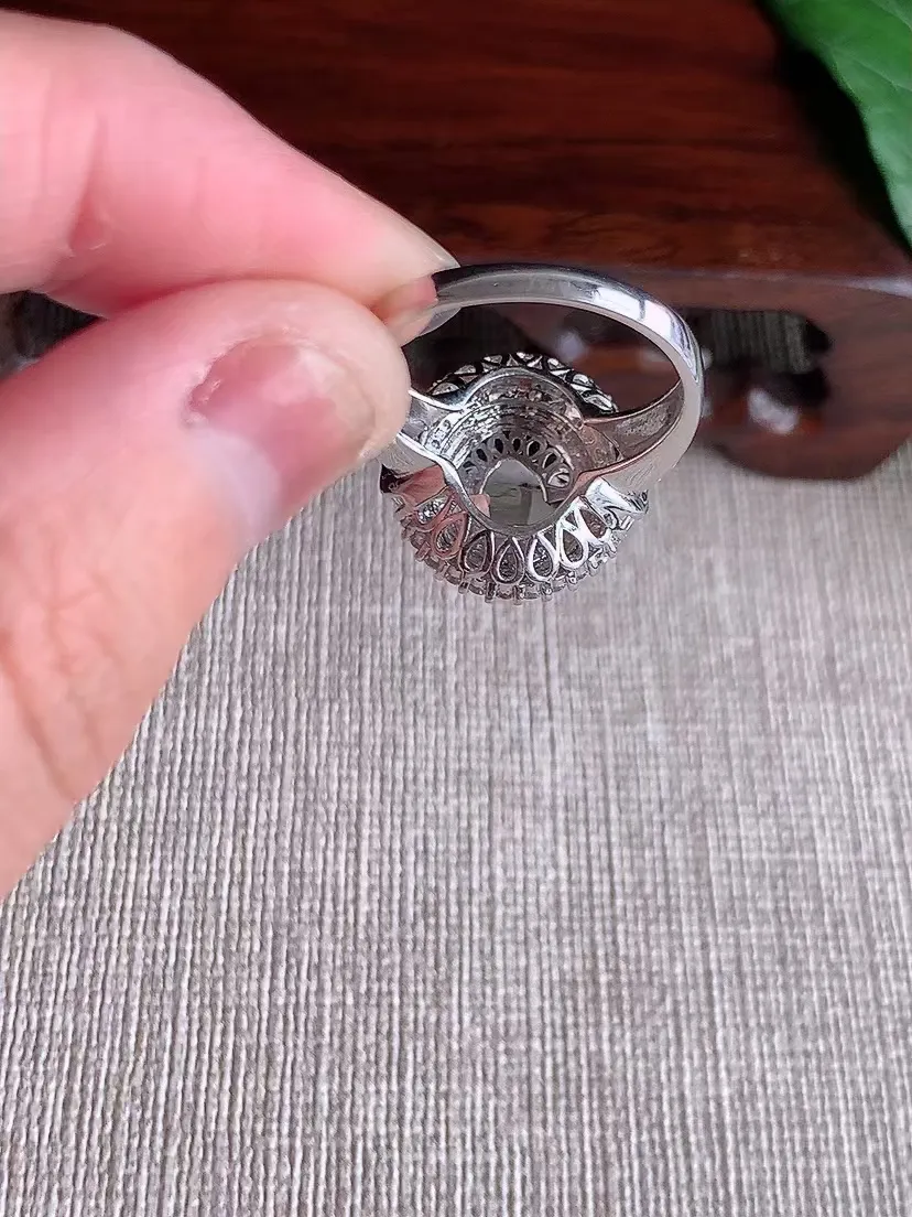 天然A货翡翠18K金伴钻镶嵌阳绿蛋面戒指 圈口17.7裸石尺寸12×10mm 重量5.60g 0420