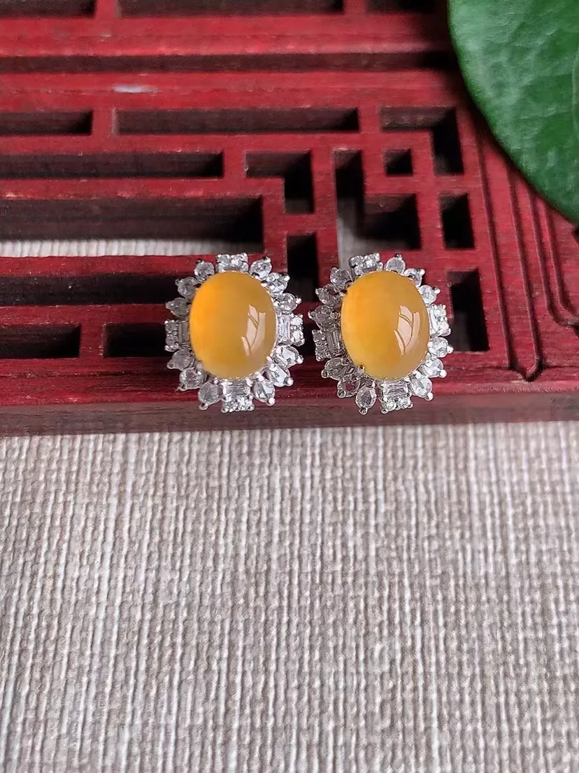天然A货翡翠18K金伴钻镶嵌黄翡蛋面耳钉 尺寸7.6×6.3mm 重量2.70g 0420