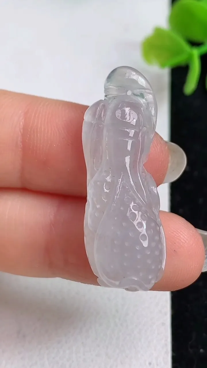 天然A货翡翠冰种白月光白菜吊坠，尺寸33.3-12-9.4，重量:4.80g
4月23日