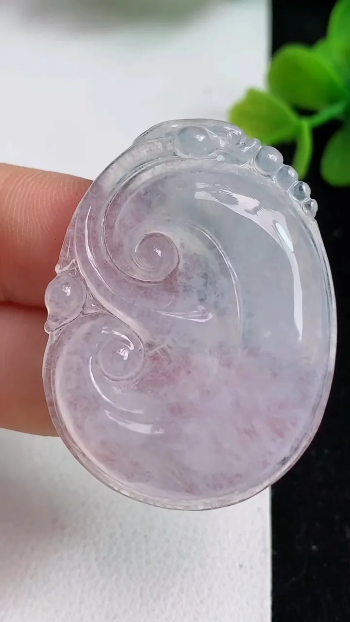 天然A货翡翠冰种白月光如意吊坠，尺寸36.2-29.3-5.2，重量:10.00g
4月23日