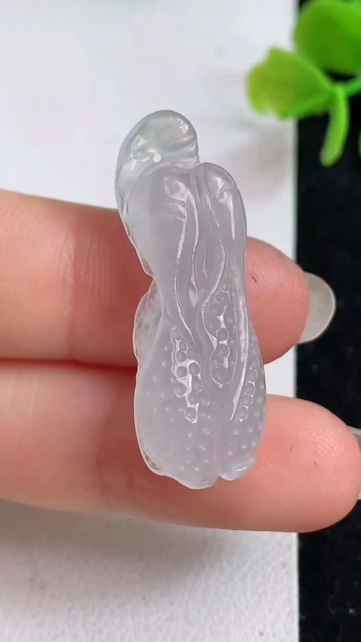 天然A货翡翠冰种白月光白菜吊坠，尺寸33.3-12-9.4，重量:4.80g
4月23日