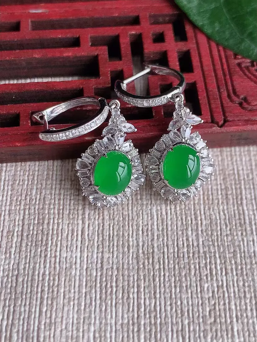 天然A货翡翠18K金伴钻镶嵌阳绿蛋面耳坠 尺寸7.2×6×8mm 重量4.80g 0420