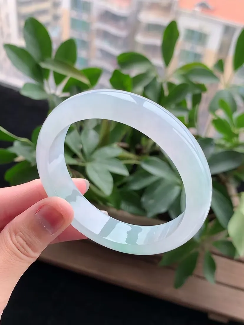 天然A货翡翠飘绿正装正圈手镯59-60大圈口尺寸59.7×14.4×8mm 重量67.80g 042