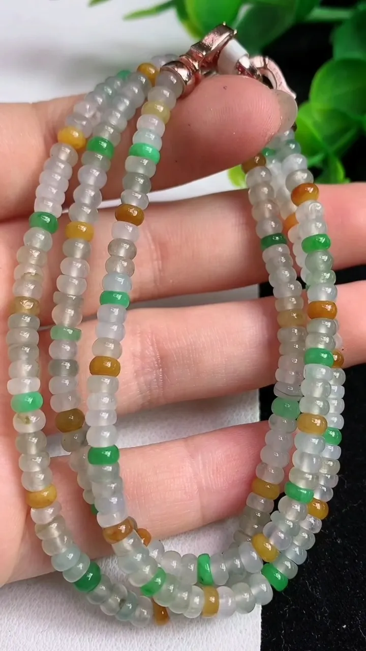天然A货翡翠种三彩算盘珠项链，尺寸4.3-2，重量:24.35g4月24日
工厂直销收藏佳品,种好水足，色泽均匀，有种有色，上手高大气！