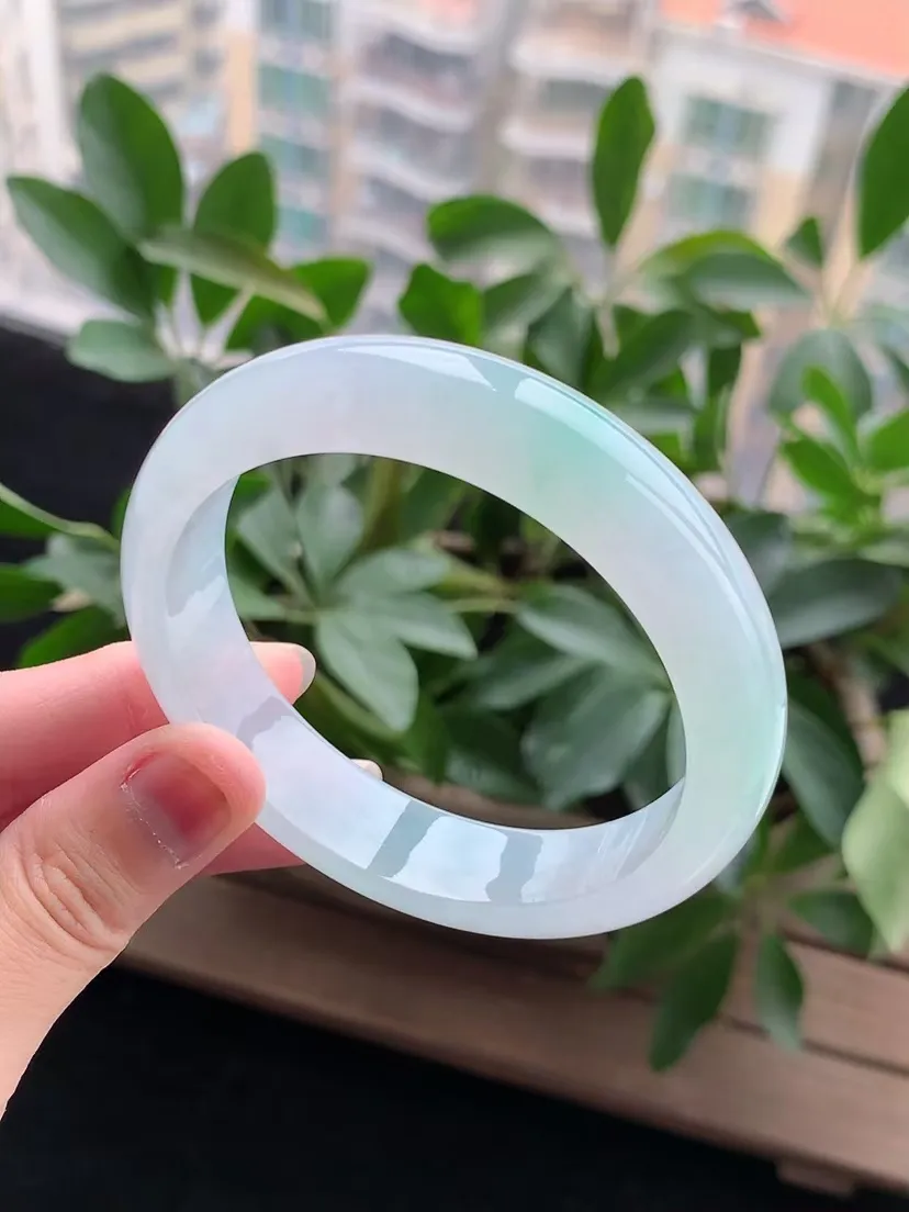 天然A货翡翠飘绿正装正圈手镯59-60大圈口尺寸59.7×14.4×8mm 重量67.80g 0420
