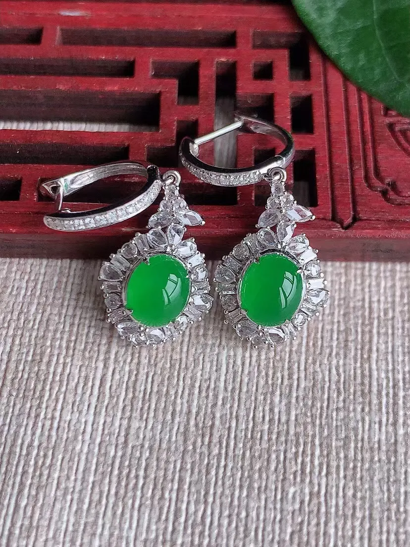 天然A货翡翠18K金伴钻镶嵌阳绿蛋面耳坠 尺寸7.2×6×8mm 重量4.80g 0420