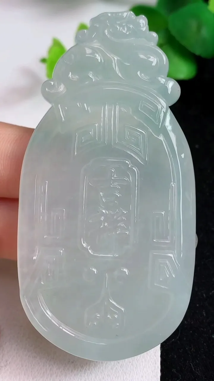 天然A货翡翠仿古吉祥无事牌吊坠，尺寸70.2-36-6，重:34.90g
4月24日