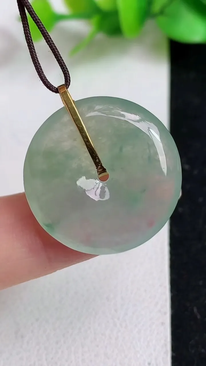 天然A货翡翠种飘花平安扣吊坠，尺寸23-4.3，重:4.85g
4月24日