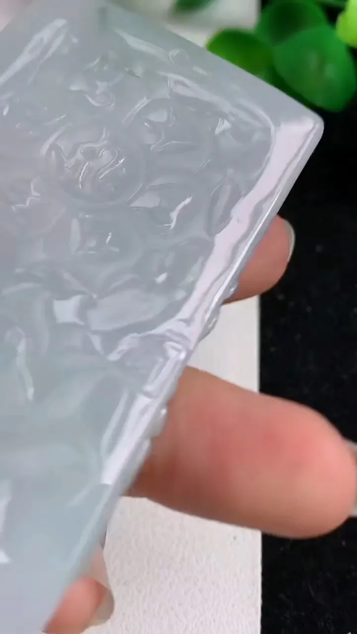 天然A货翡翠飘花普贤菩萨吊坠，尺寸66-41.2-8.8，重:49.94g
4月24日