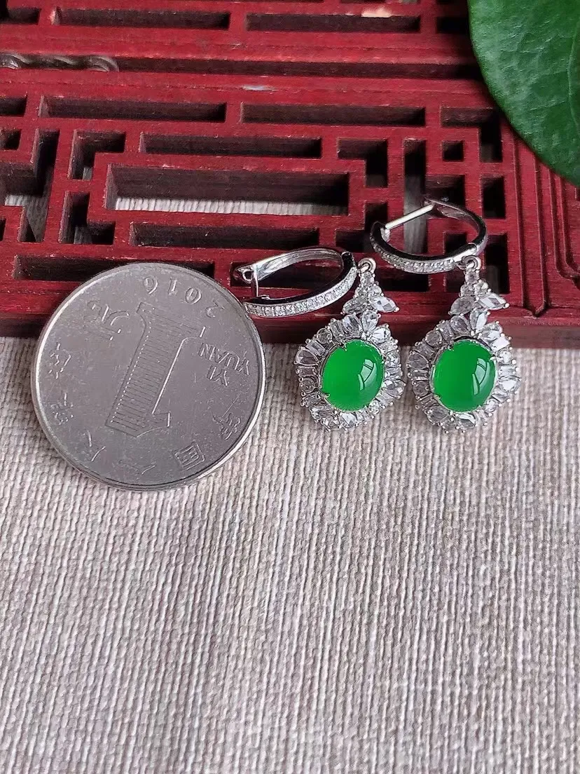 天然A货翡翠18K金伴钻镶嵌阳绿蛋面耳坠 尺寸7.2×6×8mm 重量4.80g 0420