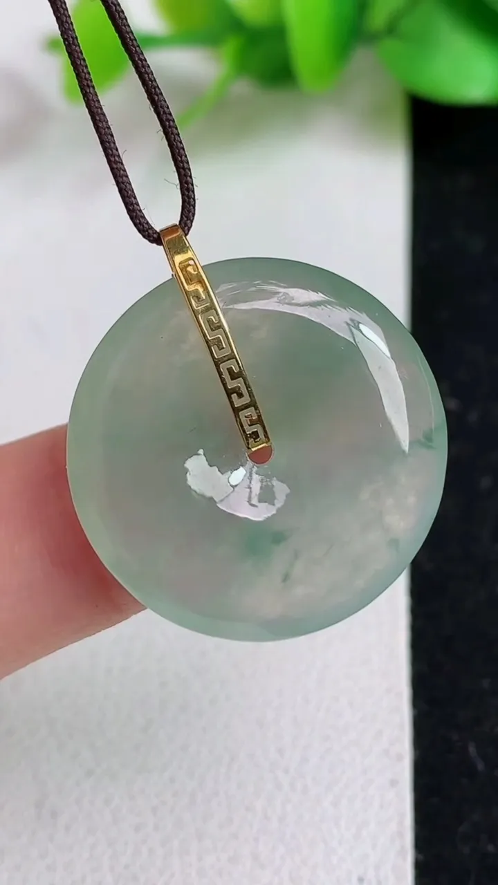 天然A货翡翠种飘花平安扣吊坠，尺寸23-4.3，重:4.85g
4月24日