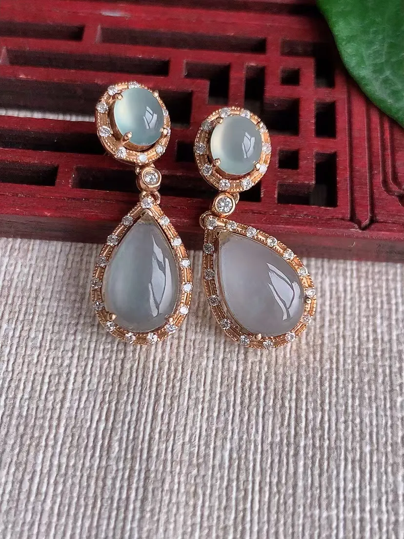 天然A货翡翠18K金伴钻镶嵌白月光水滴耳坠 尺寸13.3×7.8×6.4mm 重量6.48g 0419