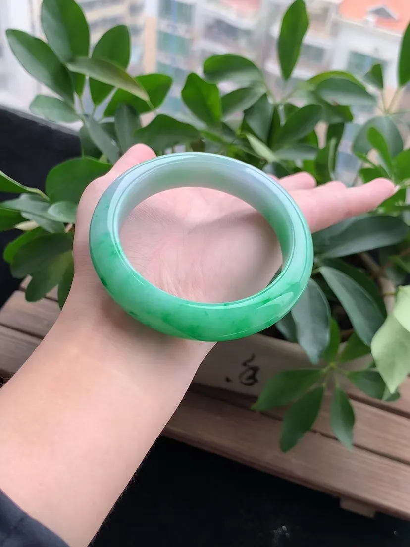 天然A货翡翠飘绿半山半水正装正圈手镯57-58圈口尺寸57.7×13×9.4mm 重量73.26g 0420
