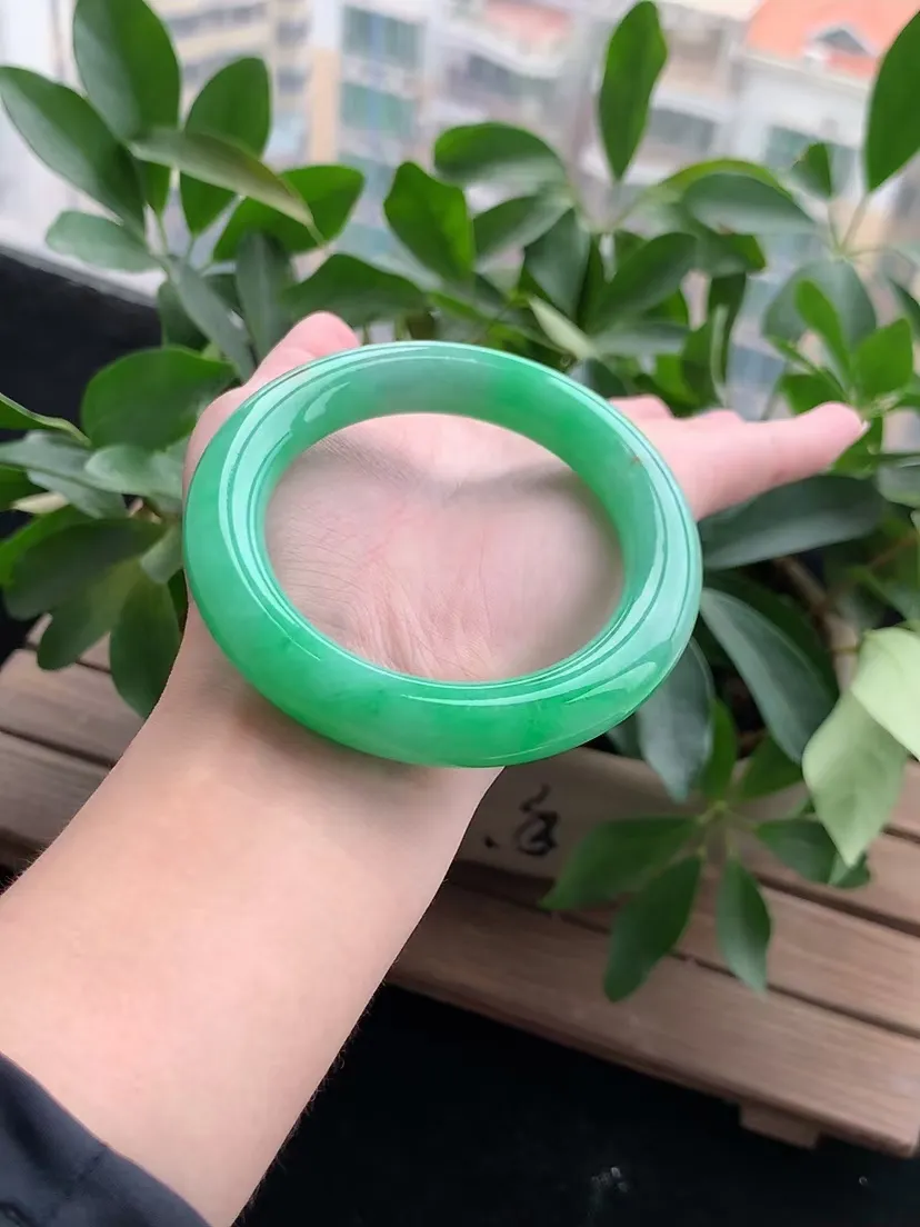 天然A货翡翠满绿阳绿胖圆条手镯55-56圈口 尺寸55×11.6mm 重量75.86g 0420