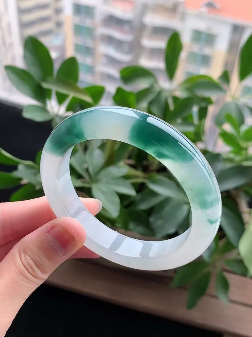 天然A货翡翠飘花半山半水正装正圈手镯56-57圈口尺寸56×12.3×9.3mm 重量64.06g 0420