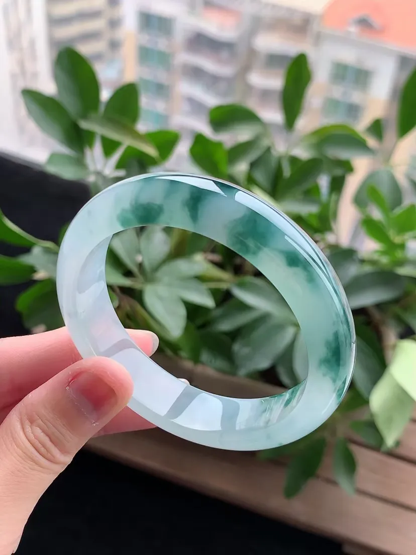 天然A货翡翠高飘花半山半水正装正圈手镯57-58圈口尺寸57×14×8.5mm 重量66.28g 0420