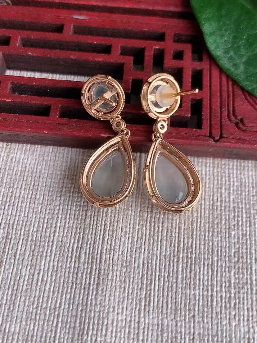 天然A货翡翠18K金伴钻镶嵌白月光水滴耳坠 尺寸13.3×7.8×6.4mm 重量6.48g 041