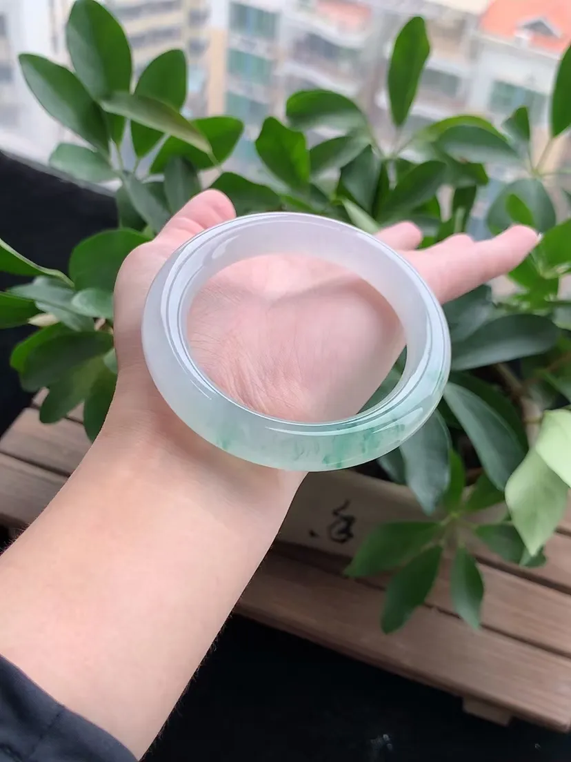 天然A货翡翠高飘花圆条手镯55-56圈口尺寸55.2×10.7mm 重量63.97g 0420