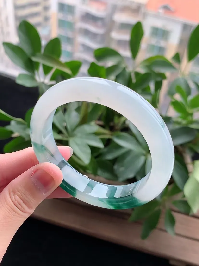 天然A货翡翠飘花半山半水正装正圈手镯56-57圈口尺寸56×12.3×9.3mm 重量64.06g 