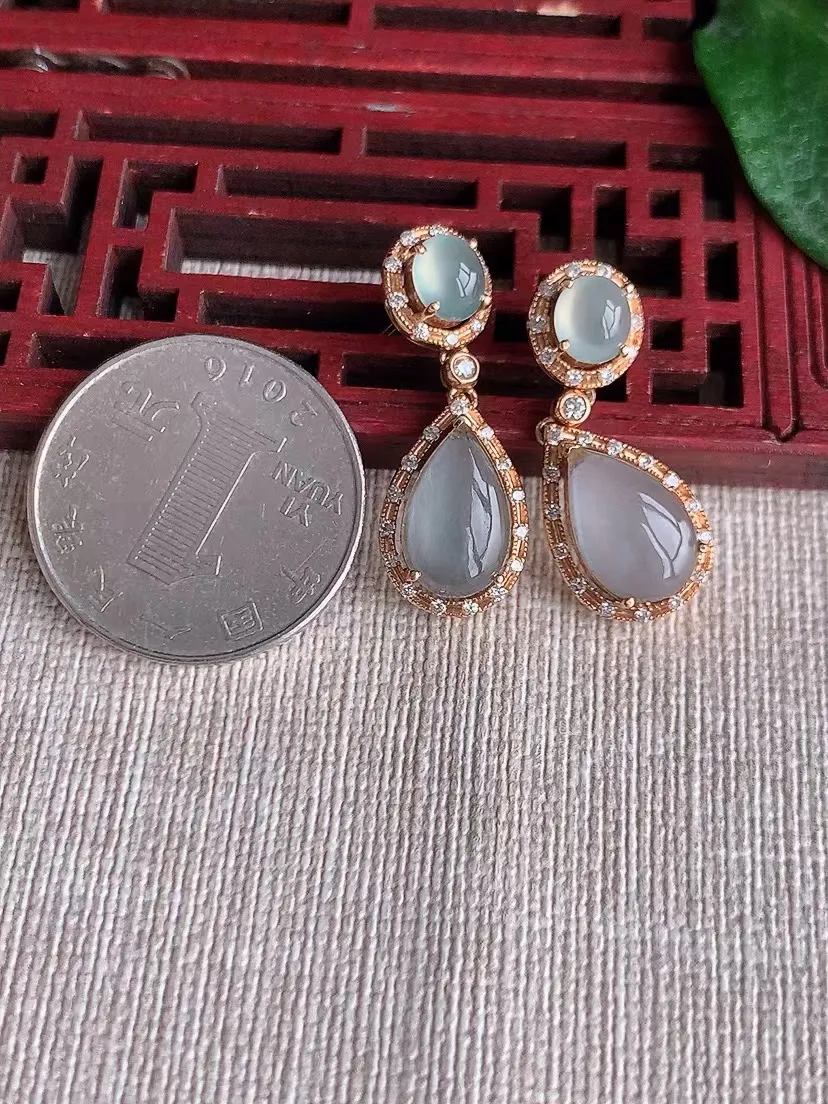 天然A货翡翠18K金伴钻镶嵌白月光水滴耳坠 尺寸13.3×7.8×6.4mm 重量6.48g 0419