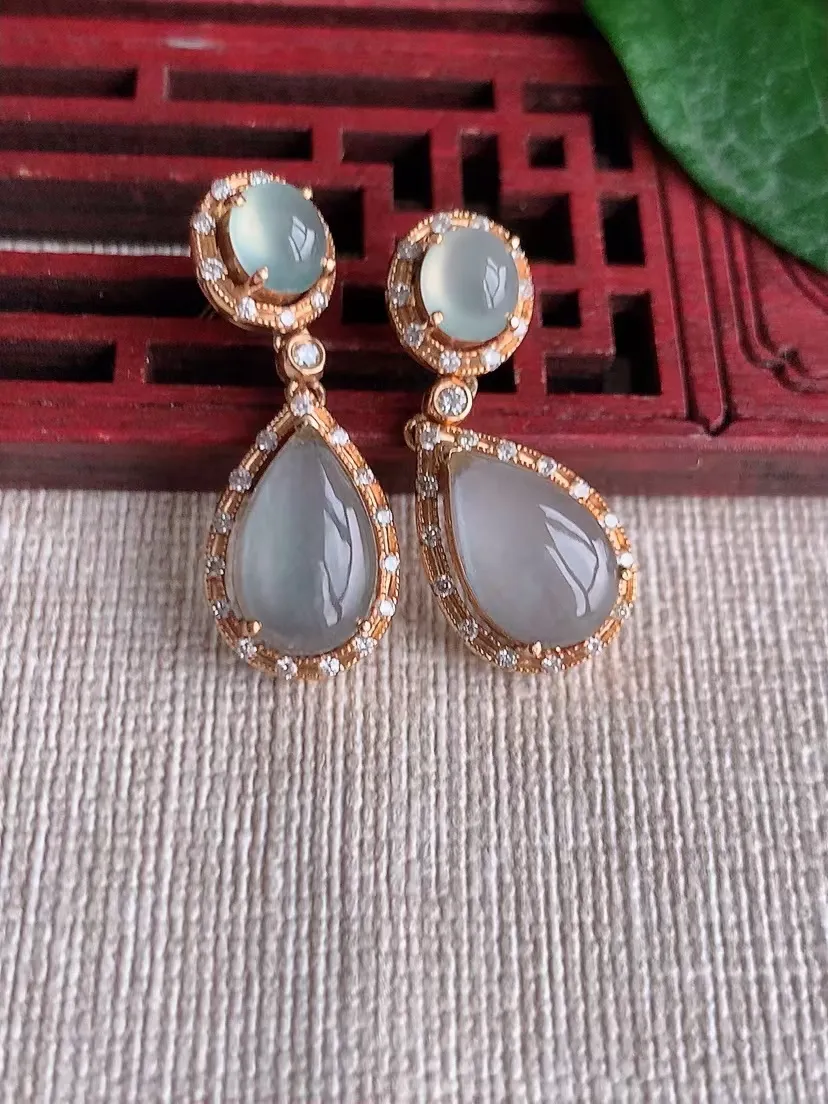 天然A货翡翠18K金伴钻镶嵌白月光水滴耳坠 尺寸13.3×7.8×6.4mm 重量6.48g 0419