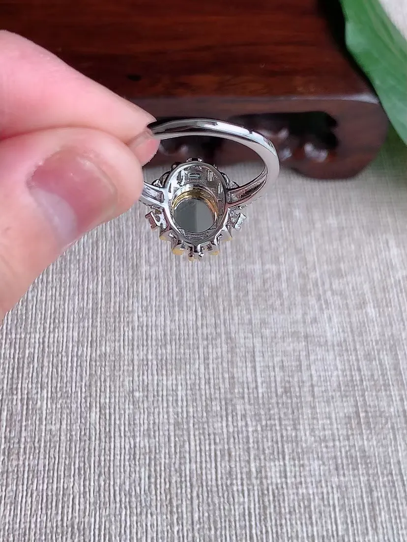 天然A货翡翠925银镶嵌满绿蛋面戒指 圈口可调节 尺寸9.7×8mm 重量3.30g 0423