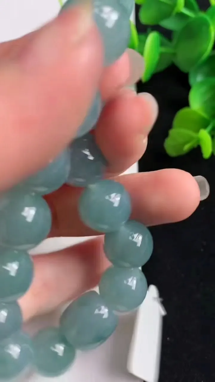天然A货翡翠圆珠手串16颗，尺寸12.4，重量:52.38g4月26日
工厂直销收藏佳品,种好水足，色泽均匀，有种有色，上手高大气！