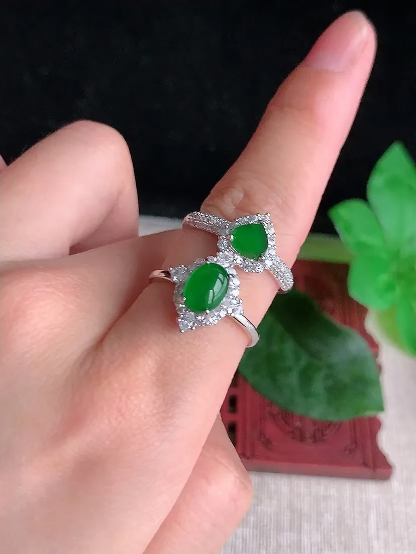 天然A货翡翠925银镶嵌满绿蛋面戒指一对 圈口可调节 尺寸7.8×5.7mm 重量2.56g 0423