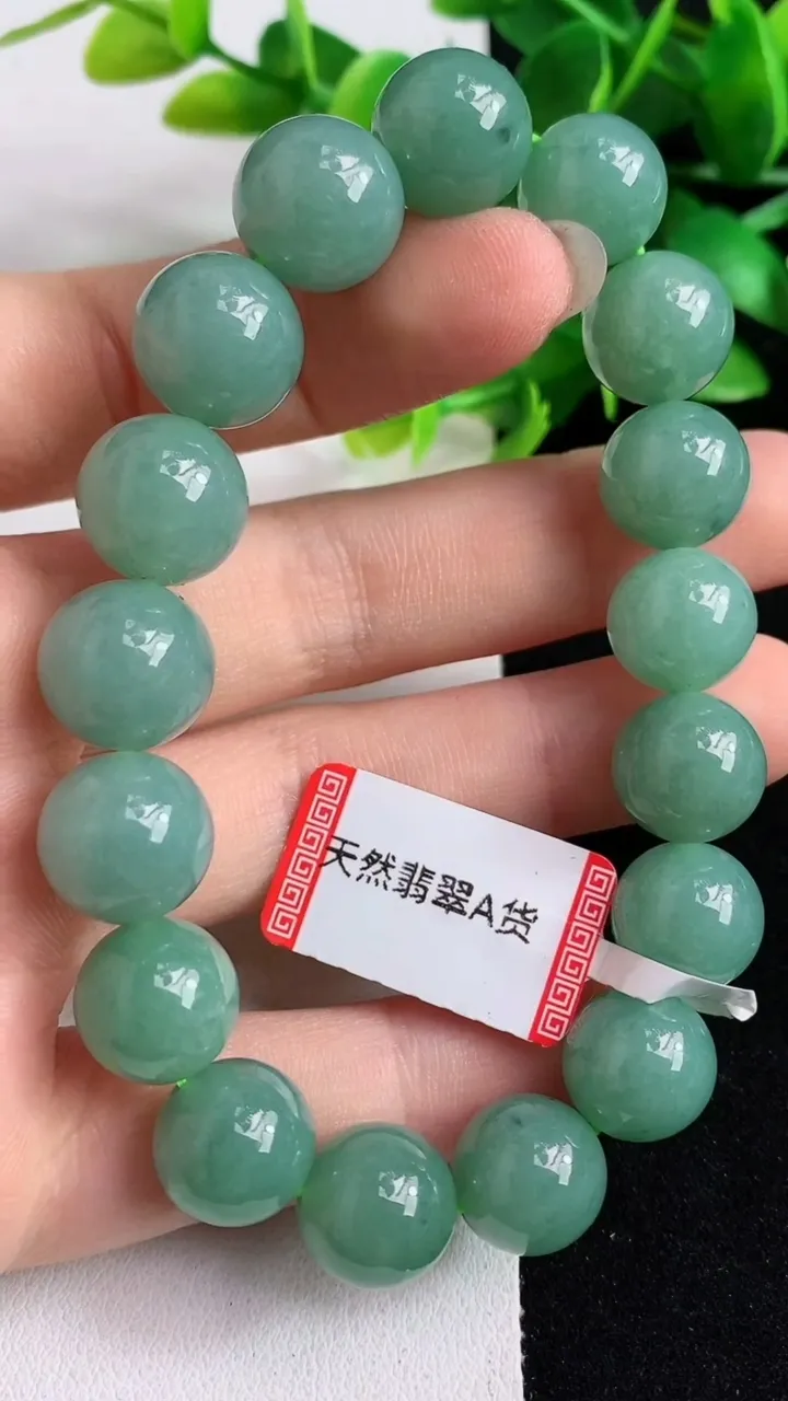 天然A货翡翠圆珠手串17颗，尺寸11.8，重量:45.32g4月26日
工厂直销收藏佳品,种好水足，
