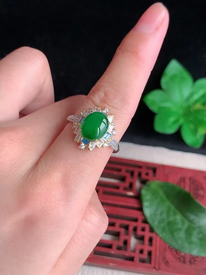 天然A货翡翠925银镶嵌满绿蛋面戒指 圈口可调节 尺寸9.7×8mm 重量3.30g 0423