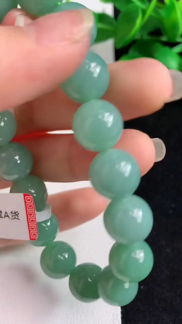 天然A货翡翠圆珠手串17颗，尺寸11.8，重量:45.32g4月26日
工厂直销收藏佳品,种好水足，色泽均匀，有种有色，上手高大气！