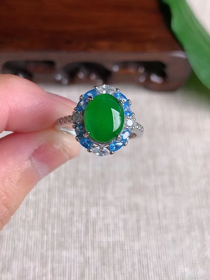 天然A货翡翠925银镶嵌满绿蛋面戒指 圈口可调节 尺寸10.2×8mm 重量2.76g 0423
